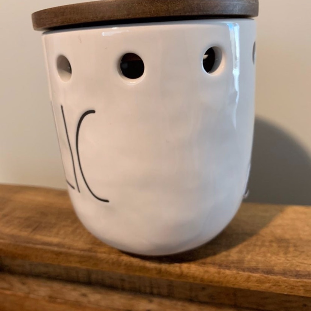 Rae Dunn Garlic Cellar Canister - Picture 4 of 5